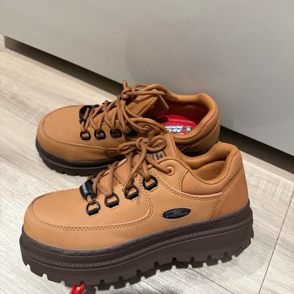 Skechers Women or Men's Brown Lace-Up Boots